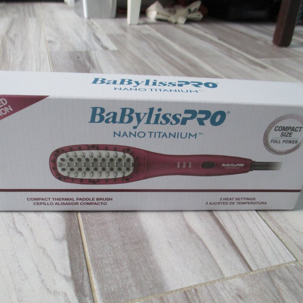 BabylissPro Compact Titanium paddle brush